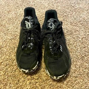 Adidas Dame 7 basketball shoe “I am my own fan”